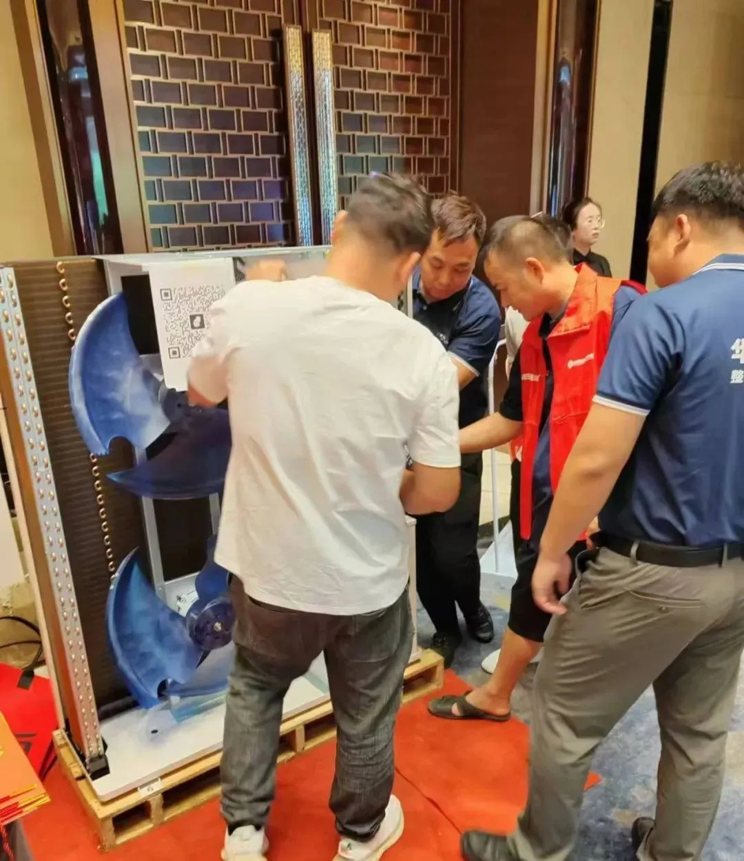 萌版“包十年”首秀鄭州展，華天成空氣能(néng)“整機10年全免費包修”再升級！