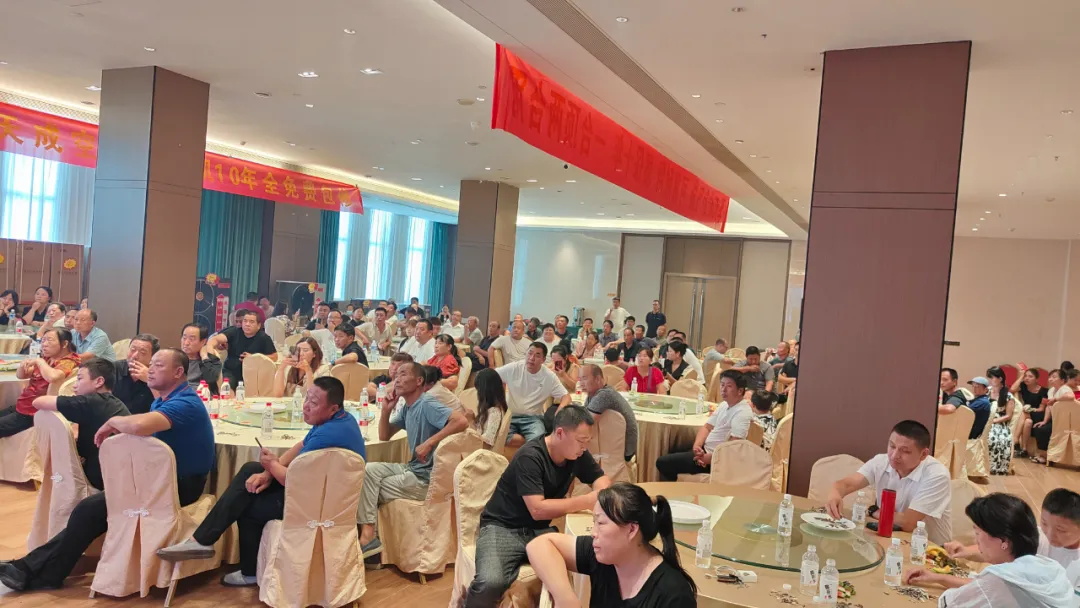 華天成回饋終端 —— 邯鄲運營中(zhōng)心千人團購(gòu)會盛況空前！
